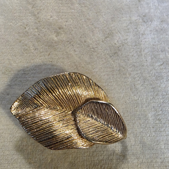 Vintage Amway Gold Leaf Brooch - Picture 1 of 4